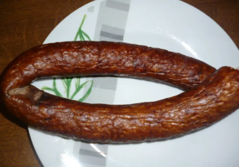 Kiełbasa zwyczajna – skład, ceny i najlepsze przepisy na dania