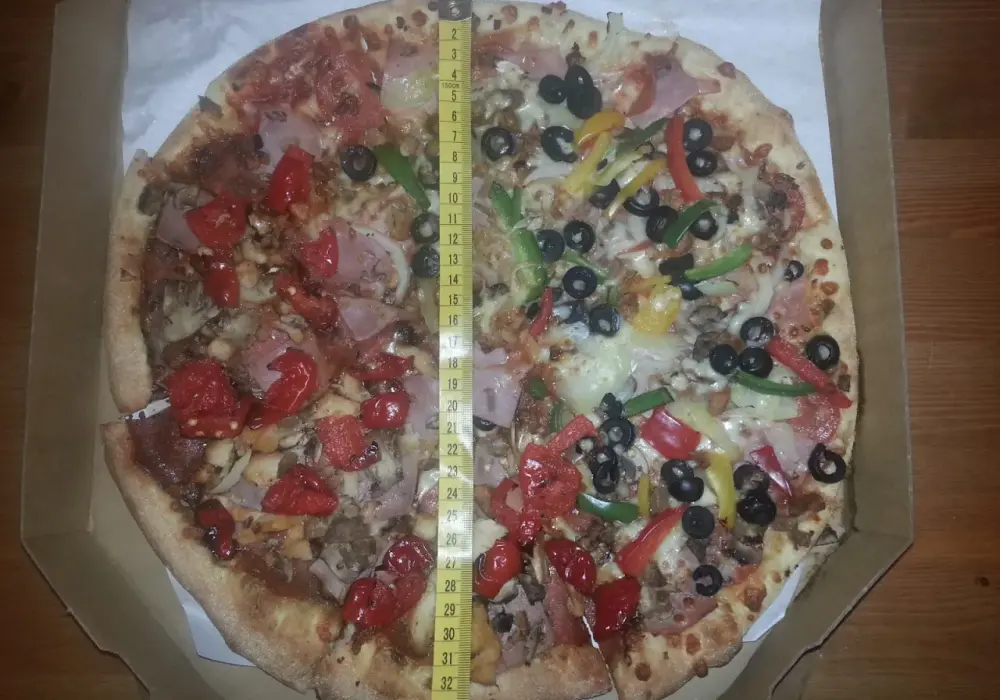 Dominos duża pizza ile cm? Sprawdź wymiary i porównania rozmiarów