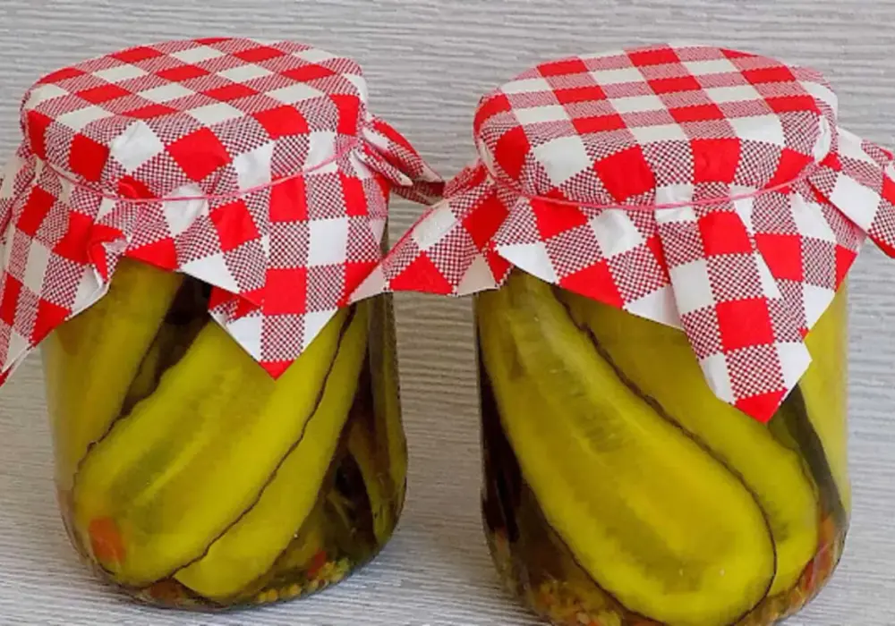 Ogórki w curry ze skórką - Jak zachować chrupkość? Poznaj przepis