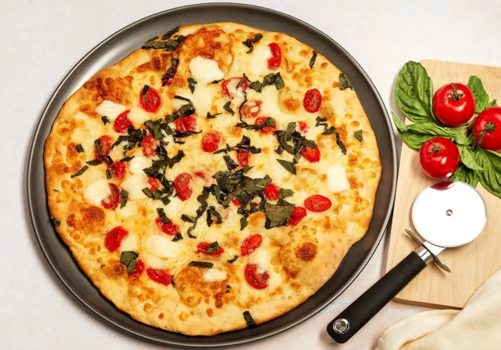 Pizza z serka wiejskiego - Idealny spód bez drożdży?
