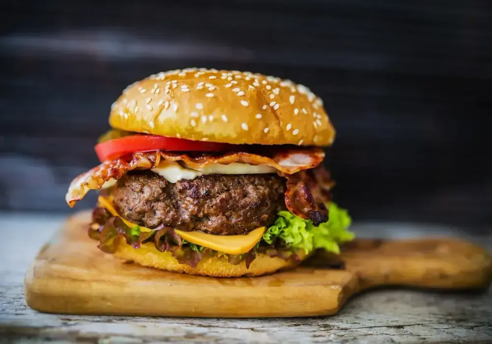 Jak przyprawić mięso na burgery? Sekret soczystości!