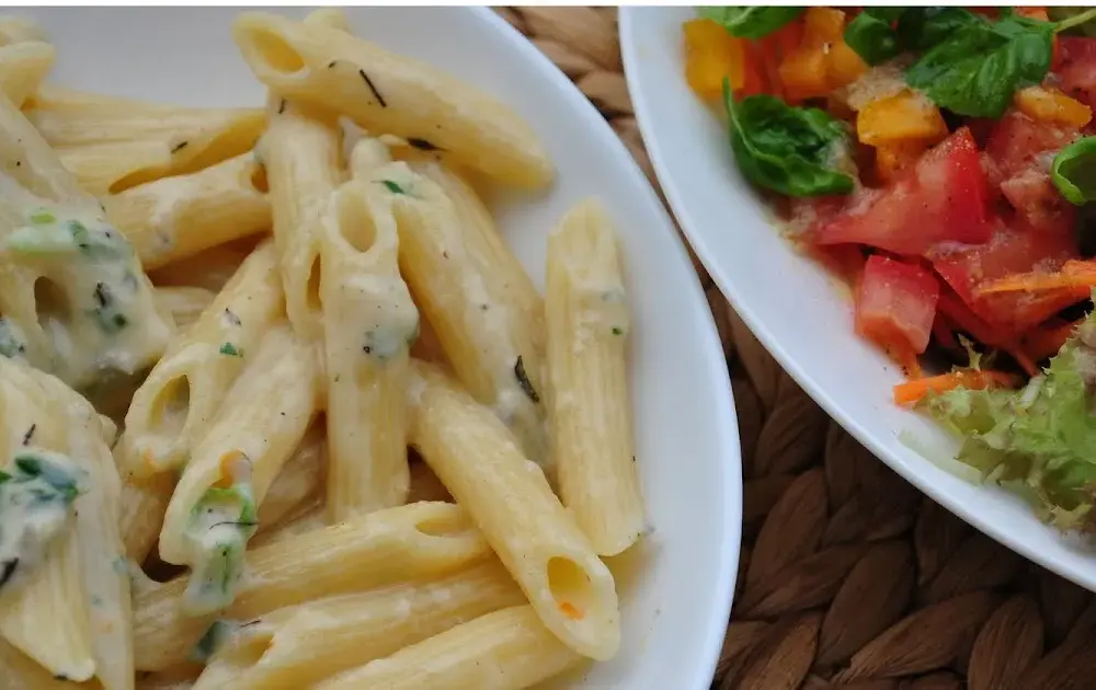 Penne quattro formaggi: prosty przepis na pyszne danie serowe