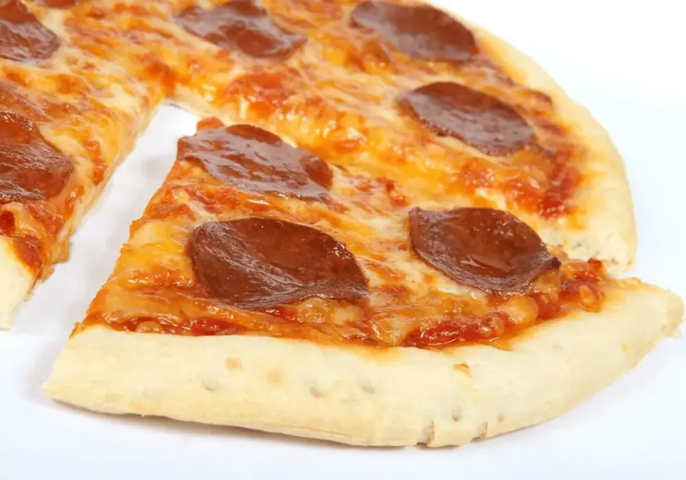 Ile waży pizza 30 cm? Zaskakujące różnice w wadze i dodatkach