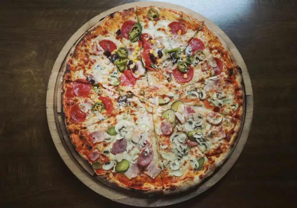Ile kalorii ma pizza? Prawda o porcjach i rozsądnym jedzeniu