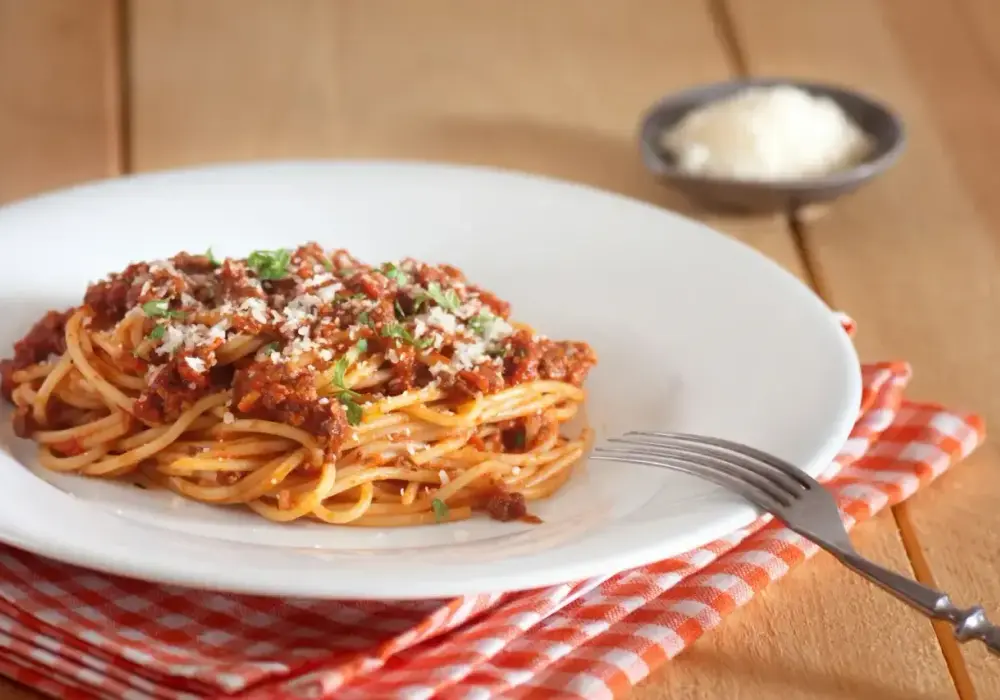 Ile kalorii ma spaghetti z mięsem mielonym? Sprawdź, co musisz wiedzieć