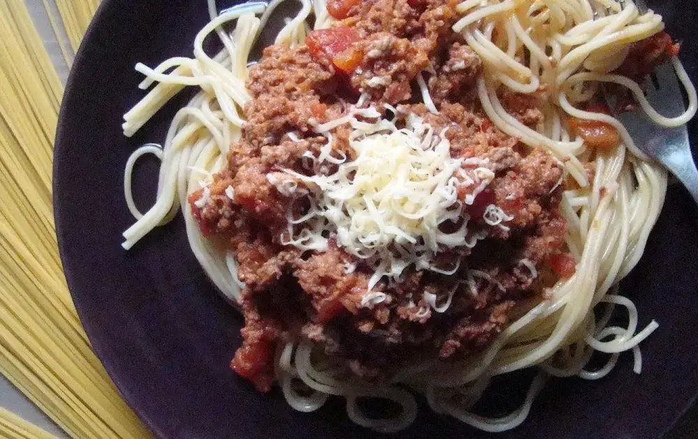 Spaghetti bolognese Gordona Ramsaya – odkryj wyjątkowy przepis, który zachwyci