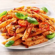 Szybkie i proste penne z sosem pomidorowym, które zachwyci smakiem