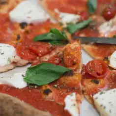 Ile sera na pizzę? Odpowiednia ilość dla idealnego smaku