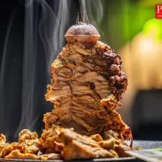 Parujący, soczysty kebab z piekarnika, przygotowany według przepisu Joli. Idealny na domowy obiad.