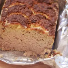 Domowy pasztet z folii aluminiowej, pachnący jak stary przepis na pasztet babci. Idealny na kanapki.