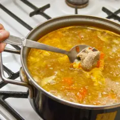 Czy zupa tuczy? Odkryj, jak nie przytyć jedząc zupy