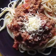 Spaghetti bolognese Gordona Ramsaya – odkryj wyjątkowy przepis, który zachwyci
