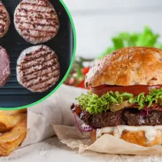 Jak zrobić hamburgera? Na grillu smażą się kotlety, obok gotowy, soczysty burger z frytkami.
