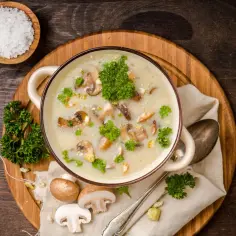 Ile kalorii ma zupa grzybowa? Sprawdź, co musisz wiedzieć