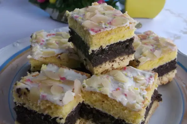 Mazurek makowy - przepis idealny? Kruchy spód i gęsta masa!