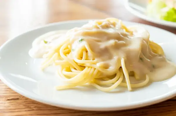 Pyszne spaghetti serowe - proste przepisy na wyjątkowy smak