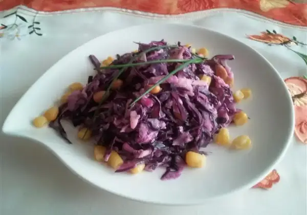 Surówka z czerwonej kapusty jak z restauracji - zrób ją sam!