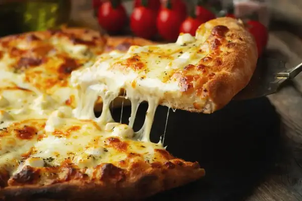 Kolejność składników na pizzę: ser czy dodatki dla idealnego smaku