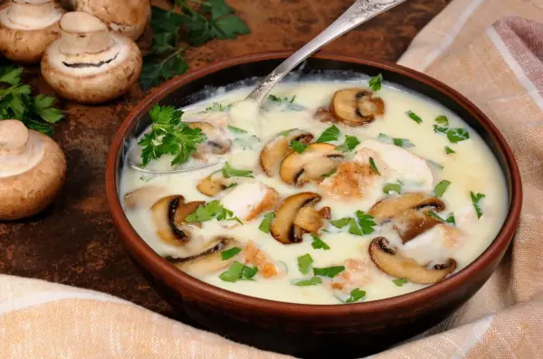 Zupa pieczarkowa - przepis babci. Jak zrobić idealną?
