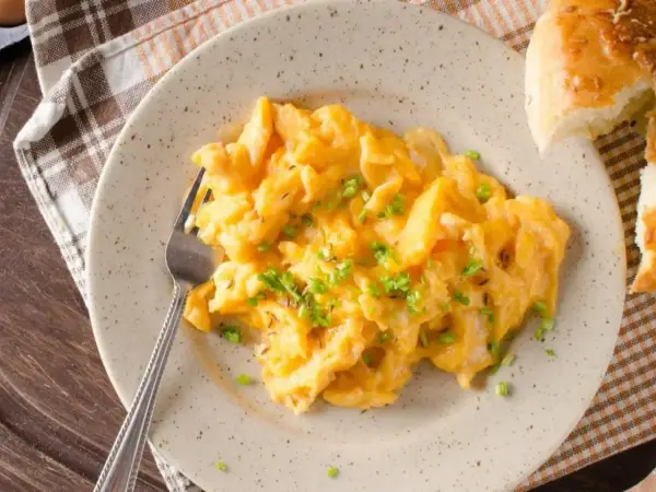 Jajecznica na parze - jak zrobić idealnie kremową?