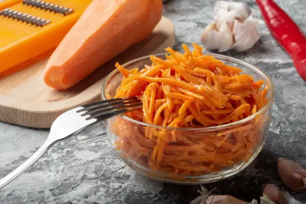 Surówka z marchewki jak z restauracji - przepis idealny!