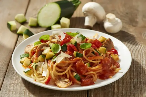 Szybkie spaghetti z pieczarkami bez mięsa - pyszny i łatwy przepis