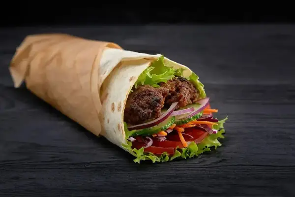 Kebab kcal - Ile kalorii ma kebab? Sprawdź i jedz mądrze!