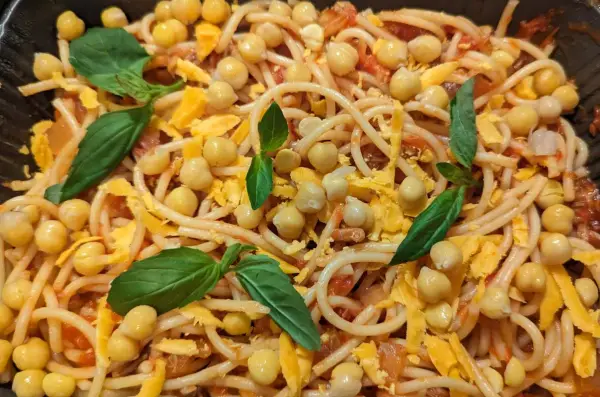 Proste i smaczne spaghetti wegetariańskie z warzywami na szybko