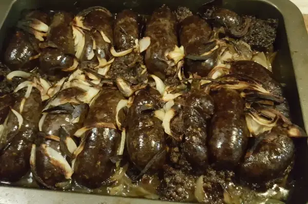 Pieczona kaszanka z piekarnika – soczysta i idealna!