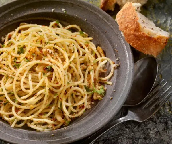 Prosty przepis na spaghetti aioli, który zachwyci Twoje podniebienie