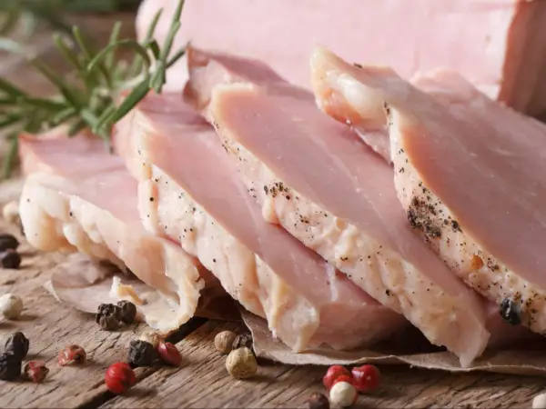 Schab gotowany - Jak zrobić soczysty i delikatny?