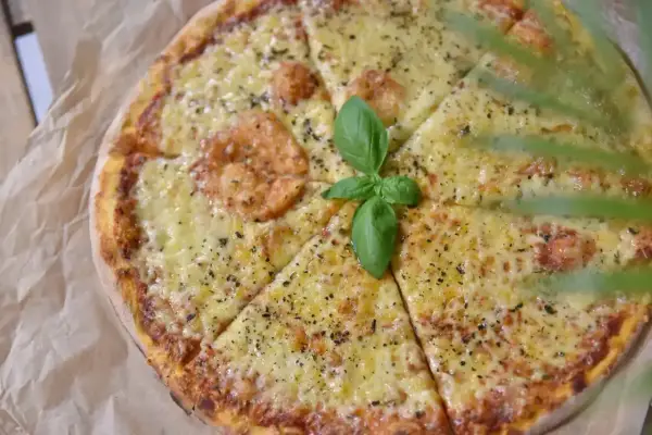 Jaki ser do pizzy wybrać - Jak uniknąć błędów i mokrego spodu?